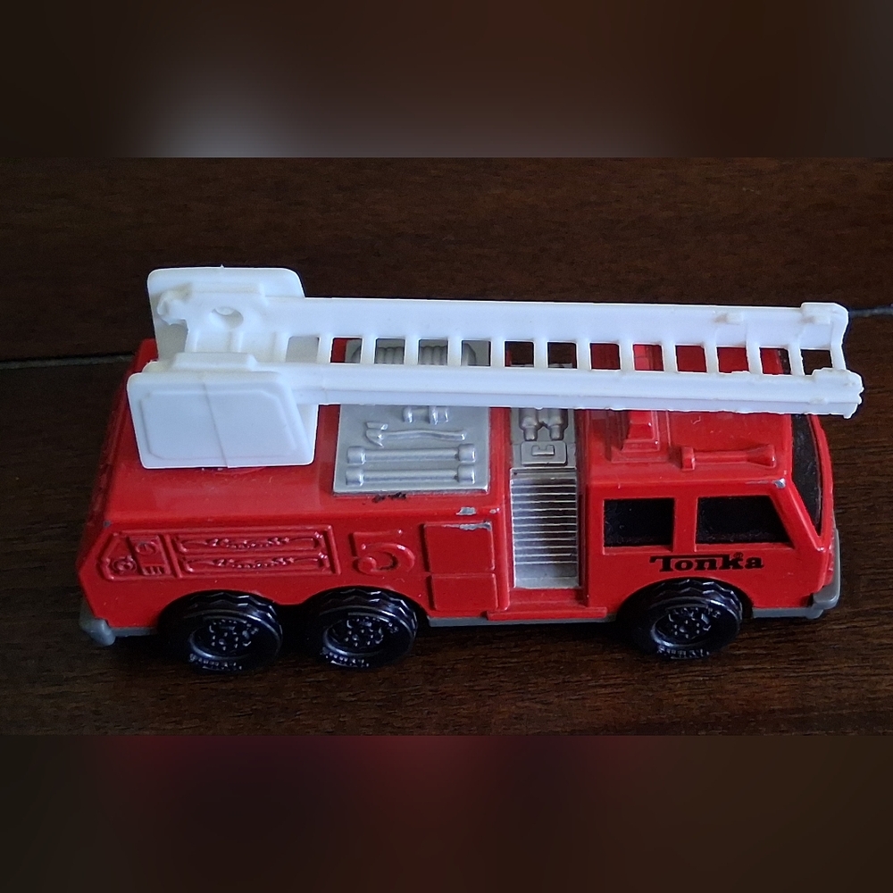 Vintage 1992 Tonka Red Fire Truck Toy